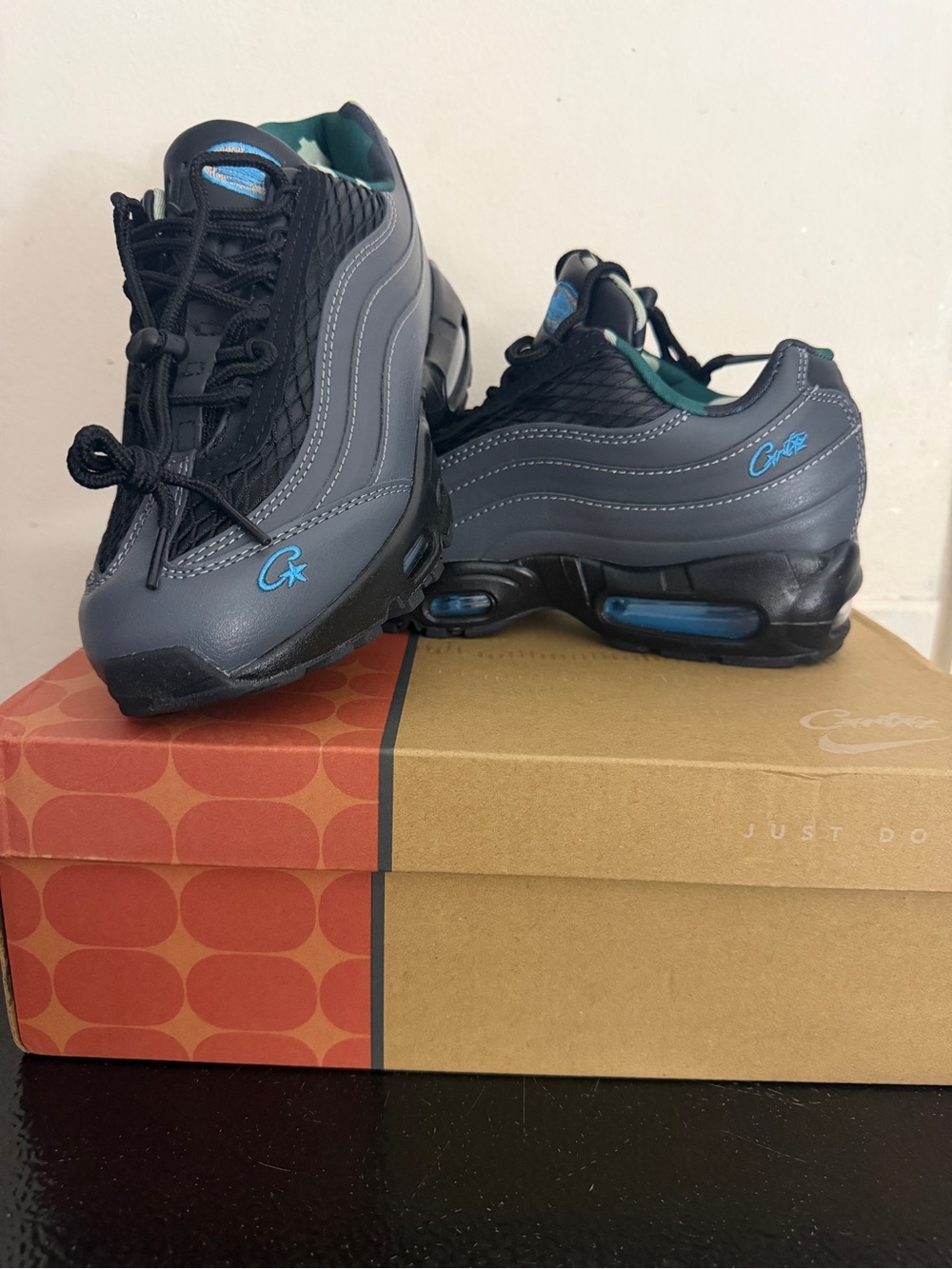 Nike Men's Grey and Black Sneakers with Teal Accents